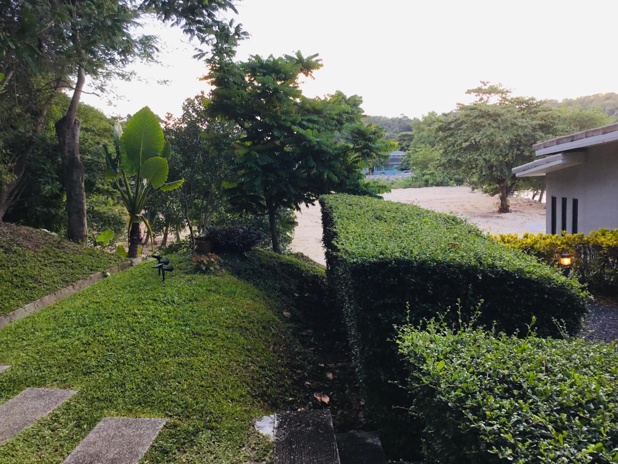 Koh Sirey Beachfront Pool Villa Phuket Екстериор снимка