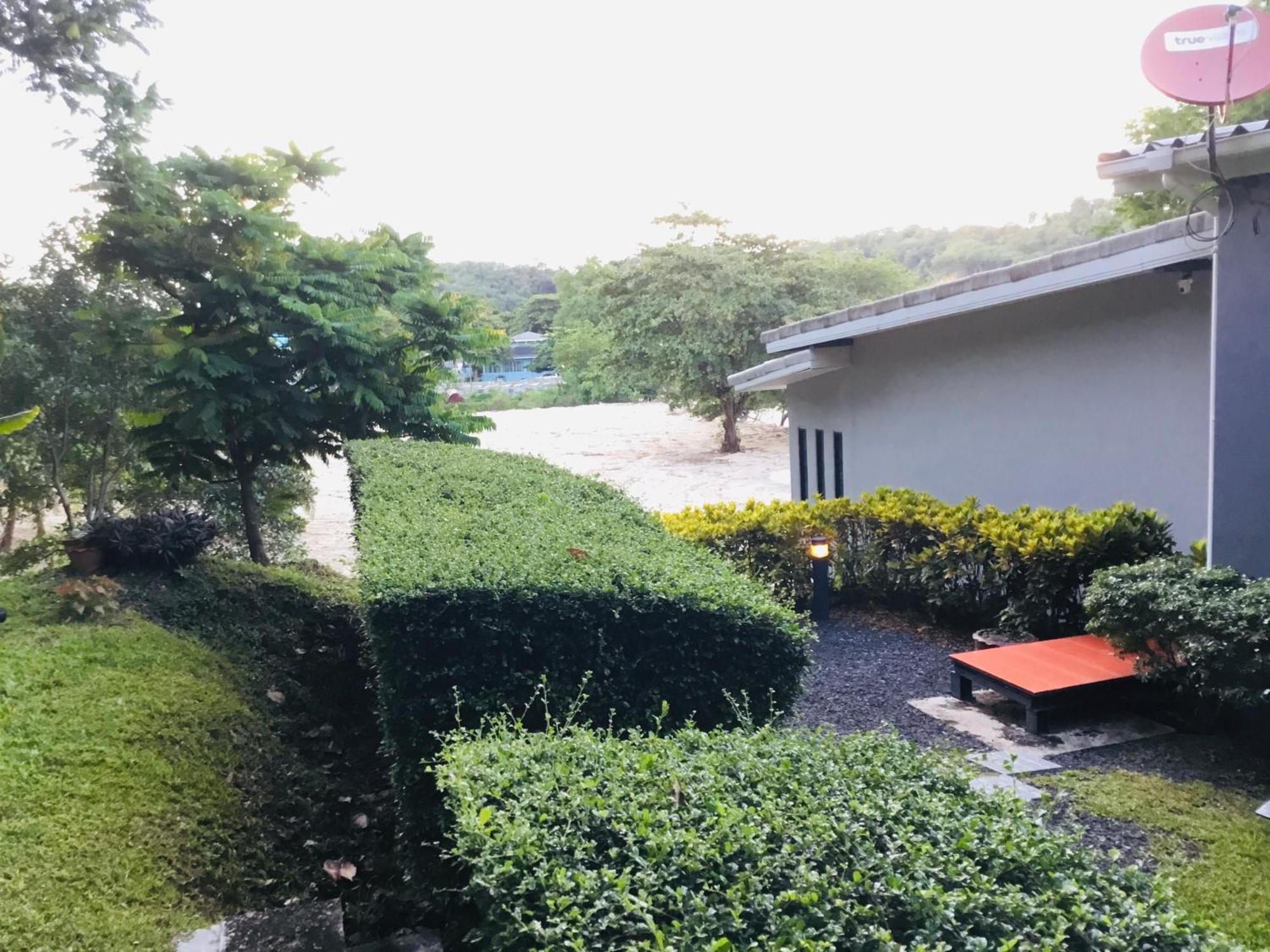 Koh Sirey Beachfront Pool Villa Phuket Екстериор снимка
